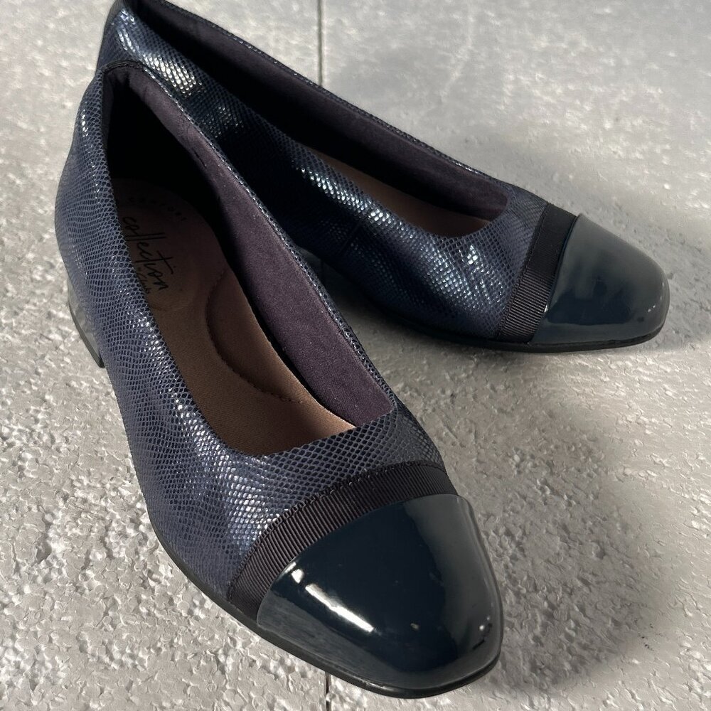Clarks  NWOT SZ6.5 Dark Blue Wing Tip Ballet Flat Old Money Staple Office Preppy